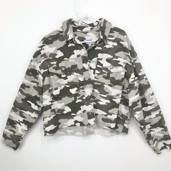 Kensie Green Fade Camouflage Raw Hem 100% Cotton Cropped Jean Jacket NEW - Picture 1 of 16